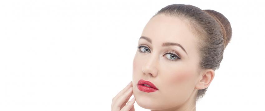 لهذه الأسباب لا تفوتي تطبيق سيروم البشرة قبل النوم 