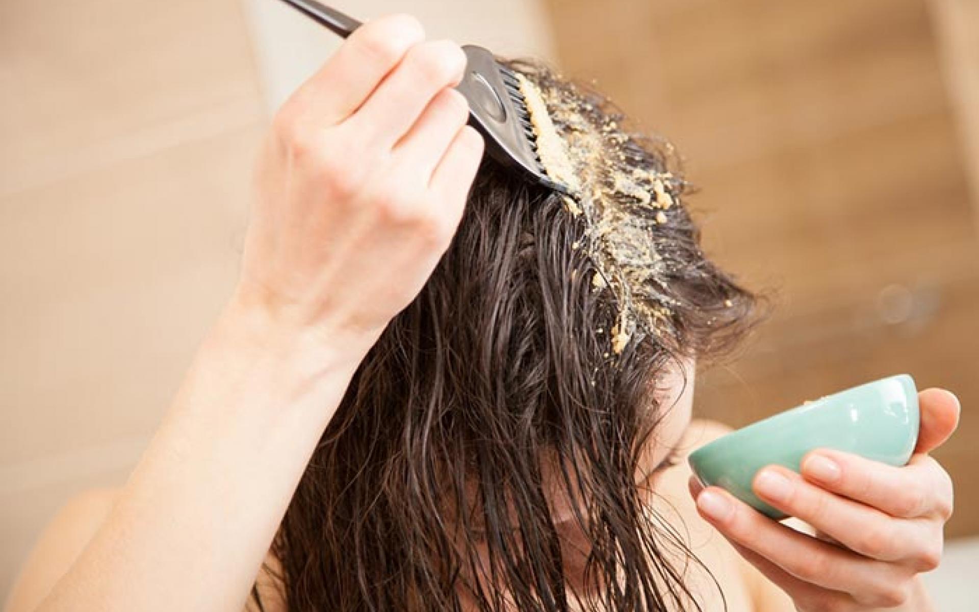 بديل للشامبو: الطين منظف لطيف للشعر يخلص فروة رأسك من الدهون الزائدة يزيل كل الأوساخ والترسبات من شعرك.