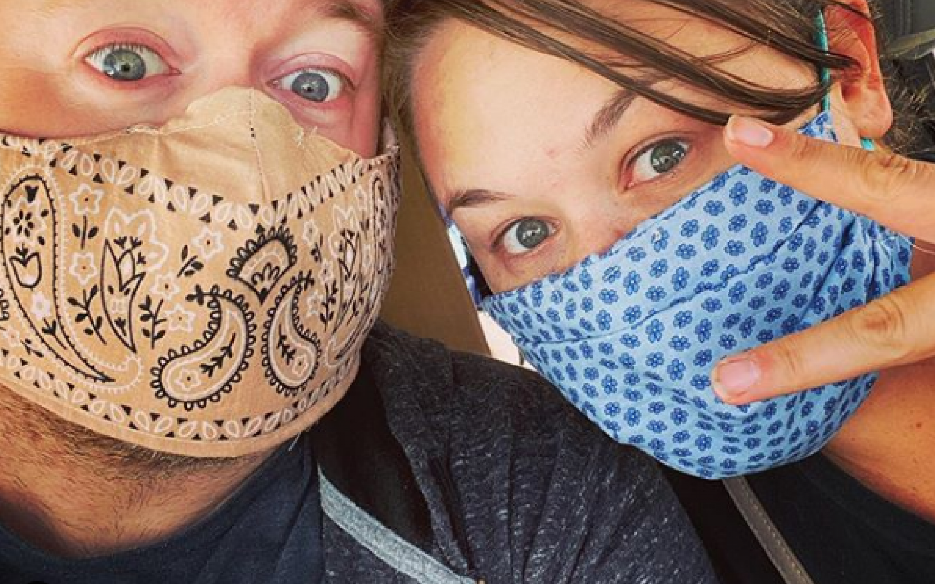 اختلفت الآراء في قدرة أقنعة الوجه على حماية الأشخاص من فيروس كورونا، لكن وجدت بعد الدراسات أن الأقنعة قد تكون مفيدة في تقليل كمية الفيروس التي ينشرها الشخص المريض