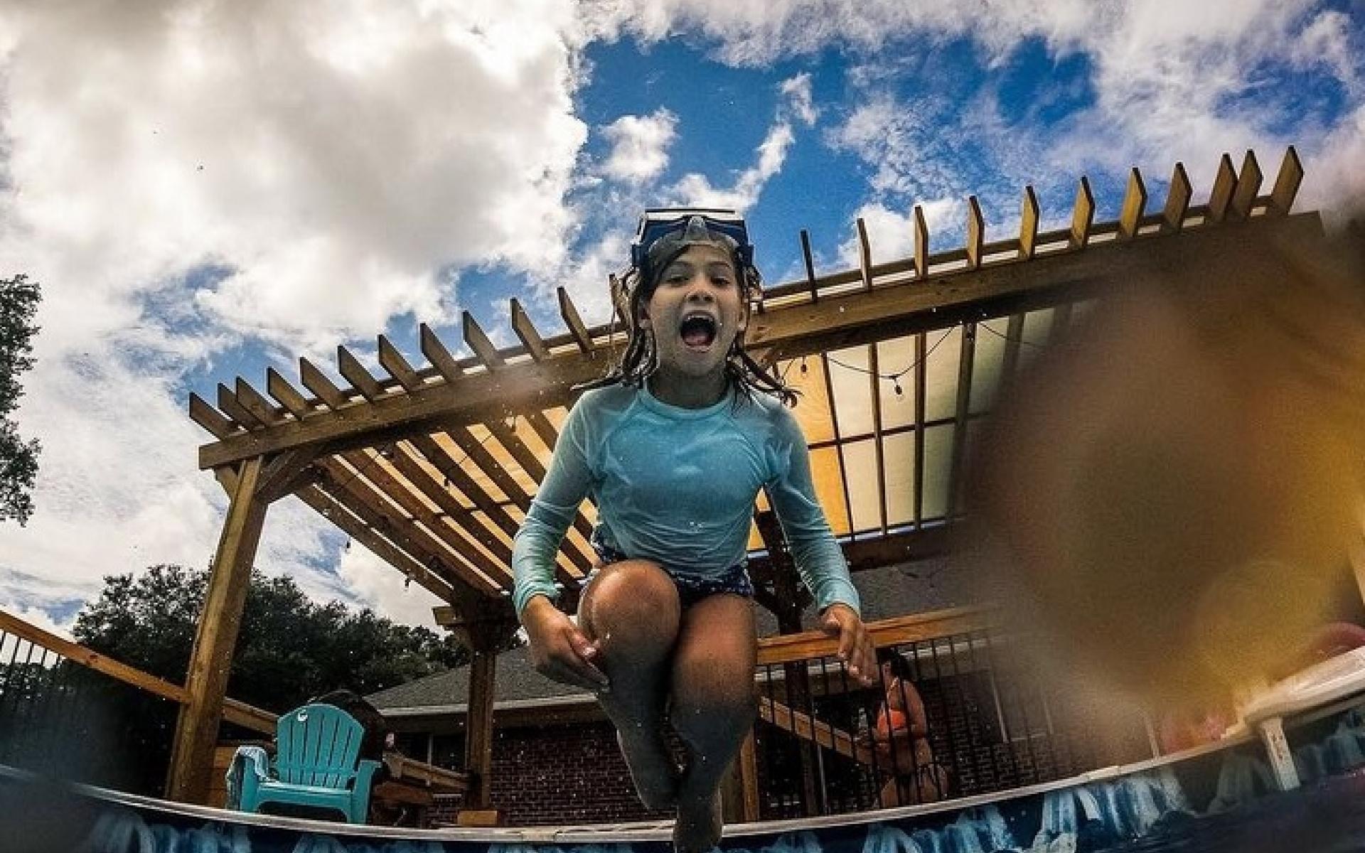 مصورة تلتلقط صور الأطفال بطرق مميزة