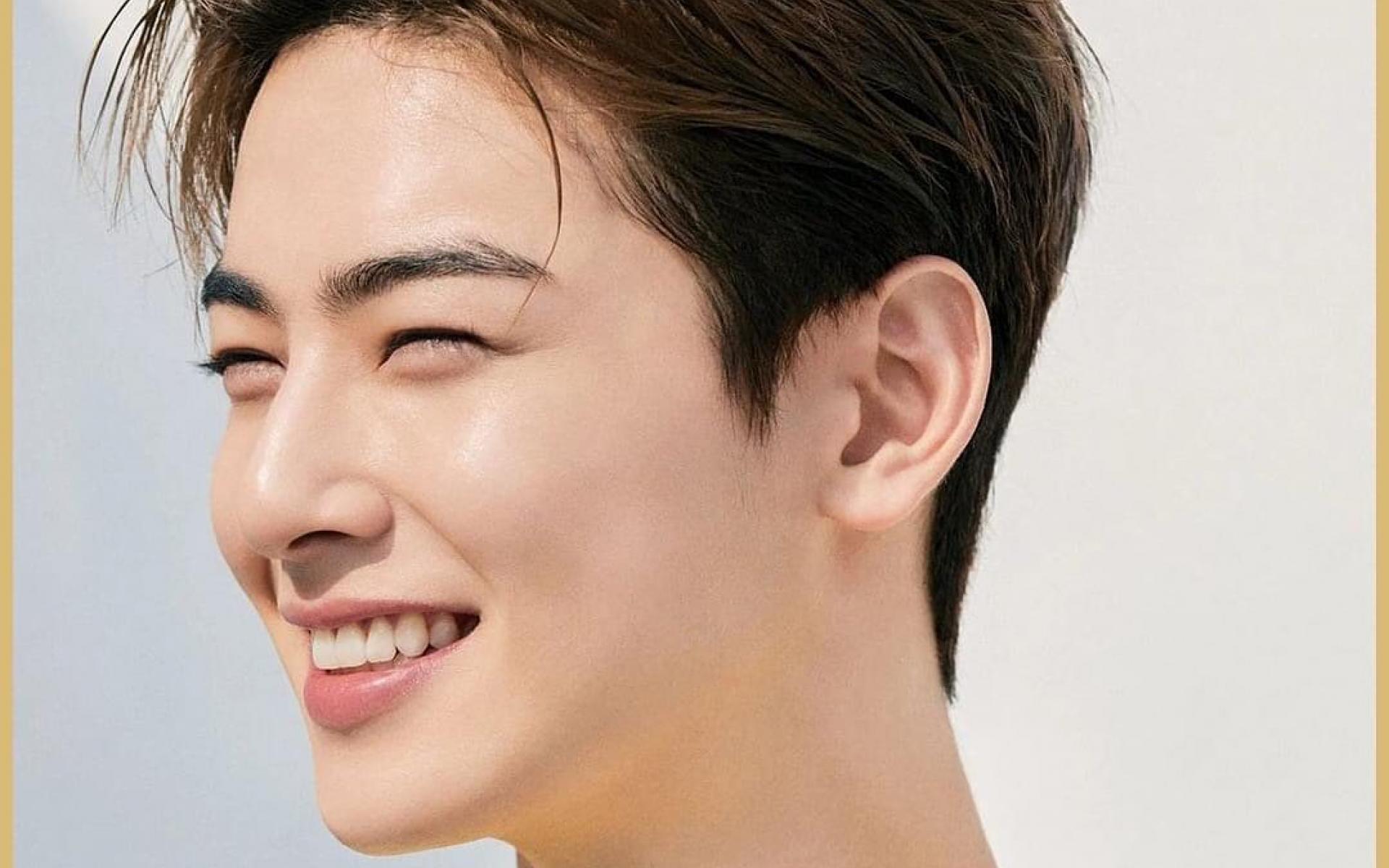 تشا إيون-وو : CHA EUN-WOO مغني وممثل وعارض أزياء كوري جنوبي، و هو عضو في فرقة الصبيان الكورية الجنوبية أسترو ASTRO. تشا إيون-وو : CHA EUN-WOO مغني وممثل وعارض أزياء كوري جنوبي، و هو عضو في فرقة الصبيان الكورية الجنوبية أسترو ASTRO.
