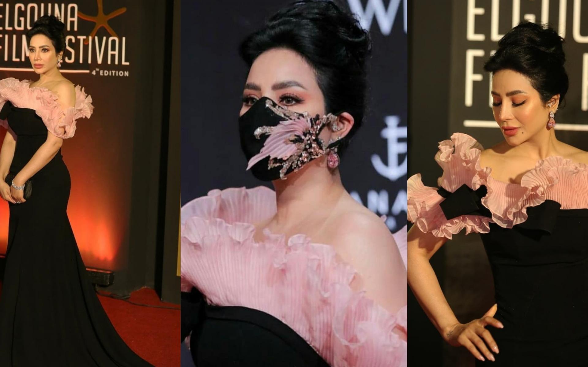 خطفت لجين عمران الأنظار من مهرجان الجونة بفستان أسود كلاسيكي طويل ميزه التصميم عند منطقة الصدر والكمامة المستوحاة من نفس الفستان خطفت لجين عمران الأنظار من مهرجان الجونة بفستان أسود كلاسيكي طويل ميزه التصميم عند منطقة الصدر والكمامة المستوحاة من نفس الفستان