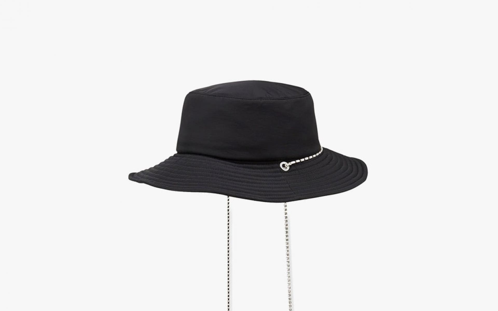 قبعة شمسية سوداء