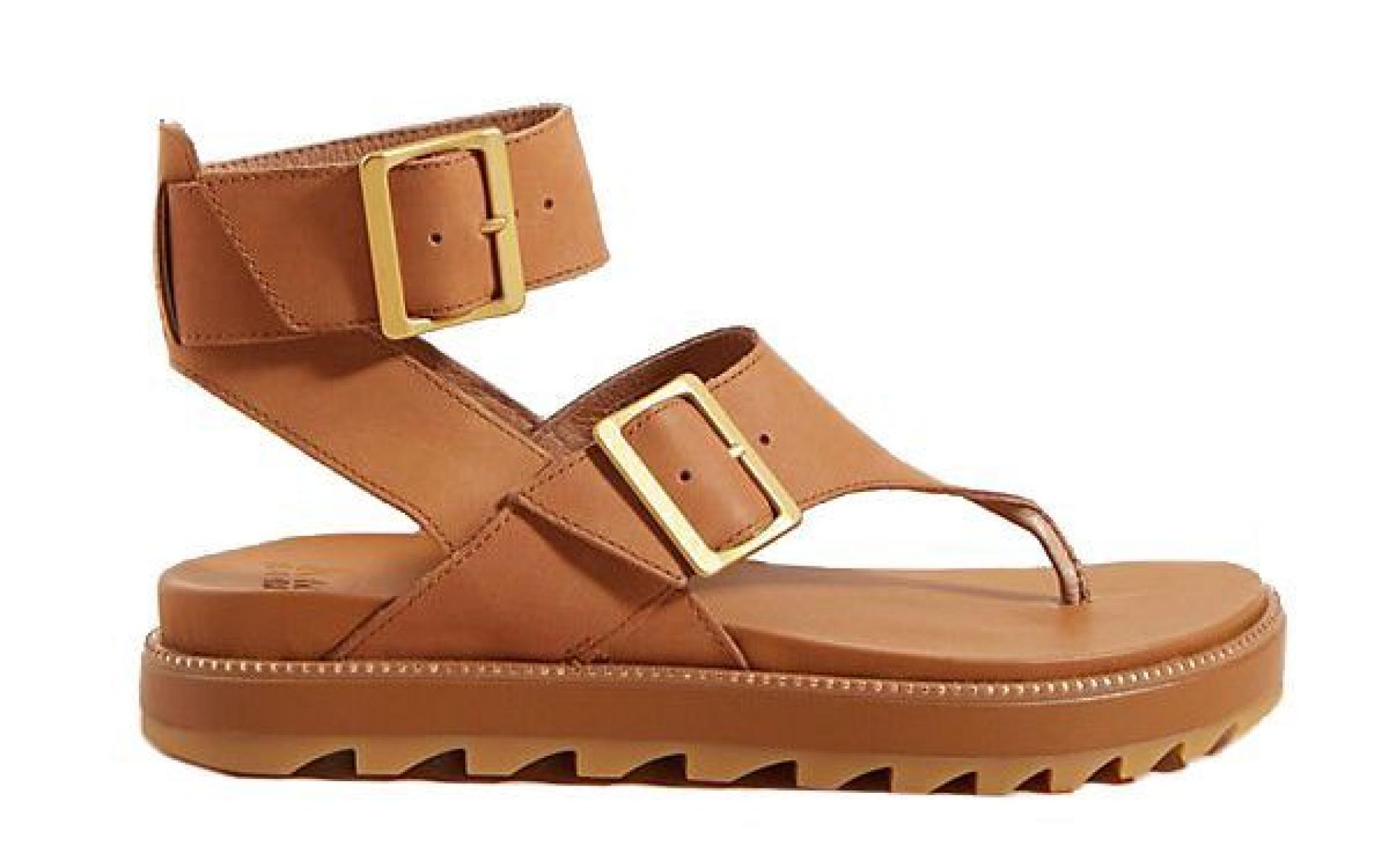 Roaming Sport: بالنسبة للحذاء المسمى "صندل رياضي متجول"، يمكنك المراهنة عليه ليأخذك بشكل مريح من النقطة أ إلى النقطة ب على قدميك، ويمكن أن ترتديه مع التنانير الصيفية المفضلة لديك. Roaming Sport: بالنسبة للحذاء المسمى "صندل رياضي متجول"، يمكنك المراهنة عليه ليأخذك بشكل مريح من النقطة أ إلى النقطة ب على قدميك، ويمكن أن ترتديه مع التنانير الصيفية المفضلة لديك.