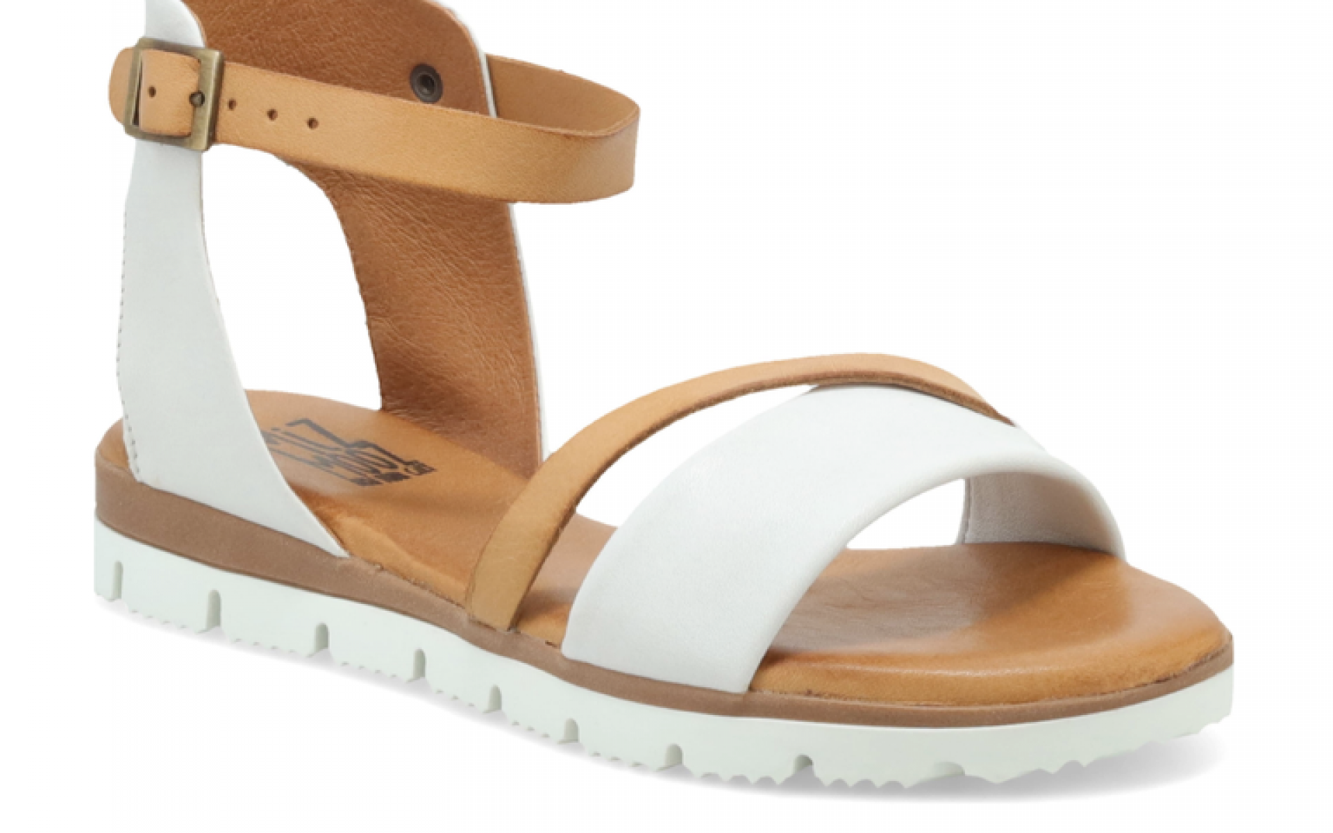 Shep Quarter Strap: هذا الصندل ذو اللونين مصنوع في البرتغال ويأتي بثلاثة ألوان مختلفة، وعلى الرغم من أن الجلد ووسادة القدم لهذا الحذاء مريحان، إلا أنكِ قد ترغبين في زيادة حجمها. Shep Quarter Strap: هذا الصندل ذو اللونين مصنوع في البرتغال ويأتي بثلاثة ألوان مختلفة، وعلى الرغم من أن الجلد ووسادة القدم لهذا الحذاء مريحان، إلا أنكِ قد ترغبين في زيادة حجمها.