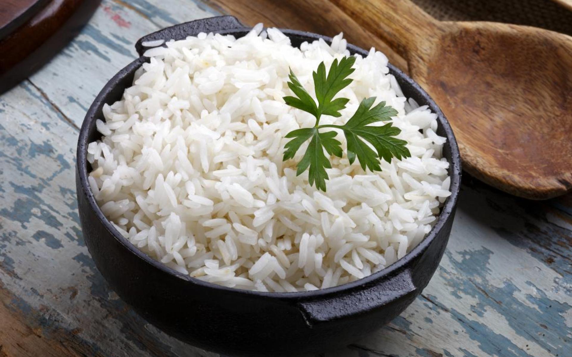  6 أطعمة تساعدك على النوم بسرعة  A-bowel-of-gluten-free-rice