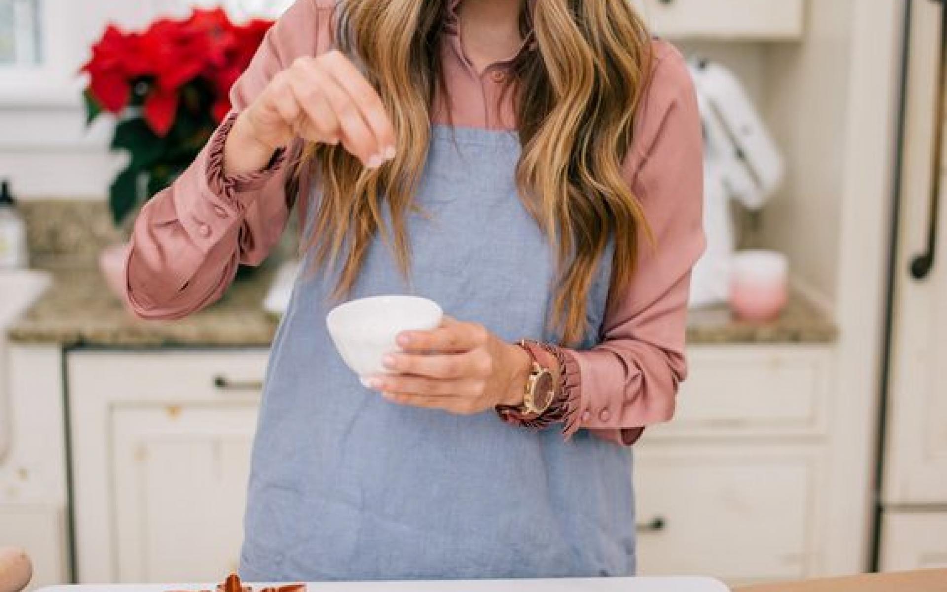 أكلات جديدة: سواء كنتِ ماهرة في الطبخ أو حتى لا تحبينه، يمكنك استغلال وقت الفراغ في تعلم اعداد أكلة جديدة أو الابتكار في وصفاتك.